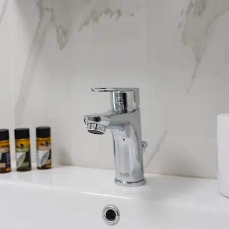 Miranda's Escape אגריה